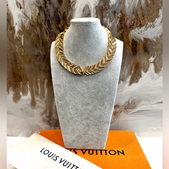 Louis Vuitton Unchain Essential V Gold Tone Choker Necklace - Picture 5 of 9